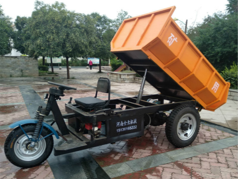 矿用电动自卸车