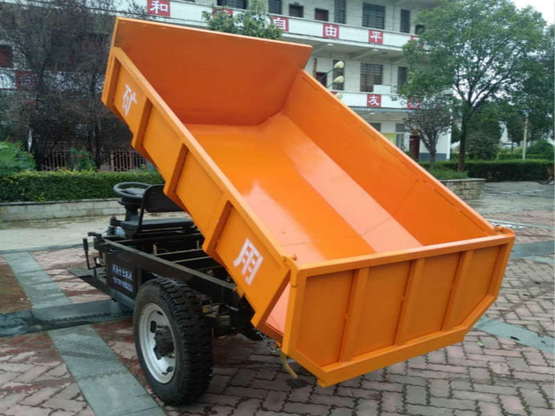 矿用三轮自卸车